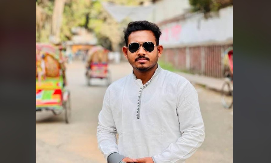 টিএসসিতে বহিরাগতদের  মারধরের ঘটনায় ঢাবি ছাত্রের হলের সিট বাতিল 