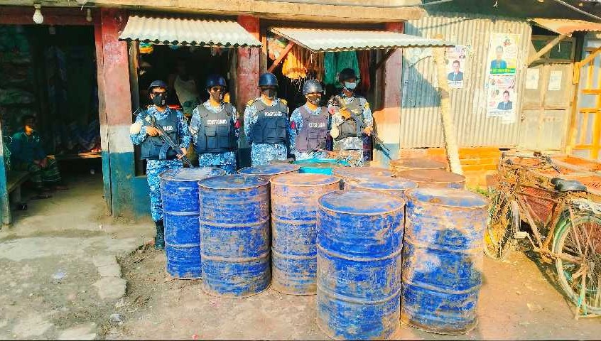 নোয়াখালীতে ৩ হাজার লিটার অবৈধ জ্বালানি তেল জব্দ