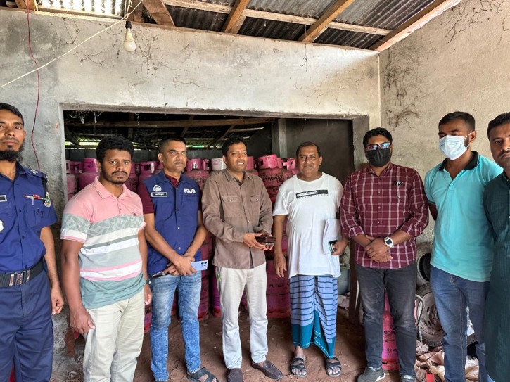 বানারীপাড়ায় অবৈধ গ্যাস সিলিন্ডার মজুদ, ডিলারকে জরিমানা