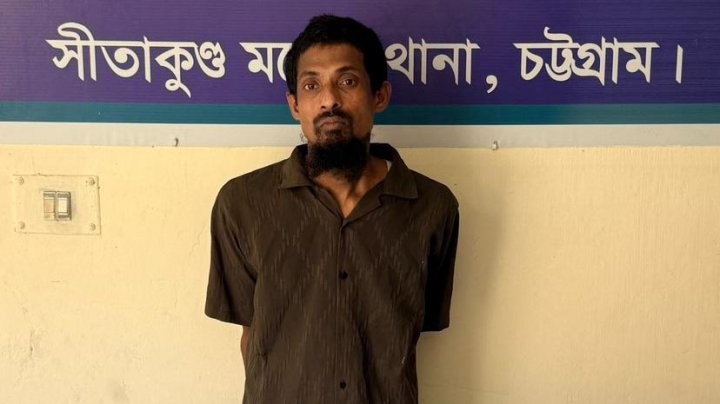 জঙ্গল সলিমপুরে অস্ত্রসহ শীর্ষ সন্ত্রাসী গ্রেফতার