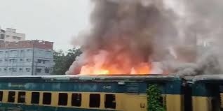 চট্টগ্রাম বন্দরে রেললাইনে পড়ে থাকা দুটি পরিত্যক্ত বগিতে অগ্নিকাণ্ড