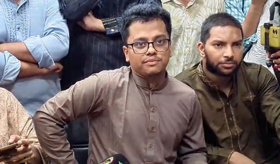 যুবদল নেতা হলে সিট পায় কিন্তু প্রথম বর্ষের শিক্ষার্থীরা সিট পায়না -এস এম ফরহাদ 