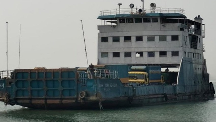 দৌলতদিয়া-পাটুরিয়া নৌরুটে নৌযান চলাচল স্বাভাবিক