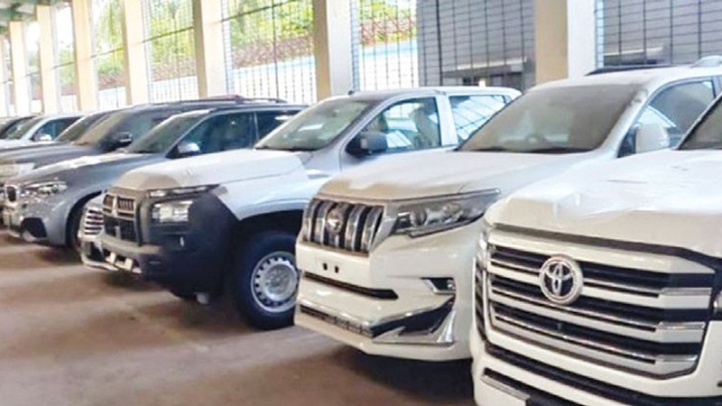 গাড়ি কিনতে সরকারি কর্মকর্তাদের সুদমুক্ত ঋণ আপাতত বন্ধ