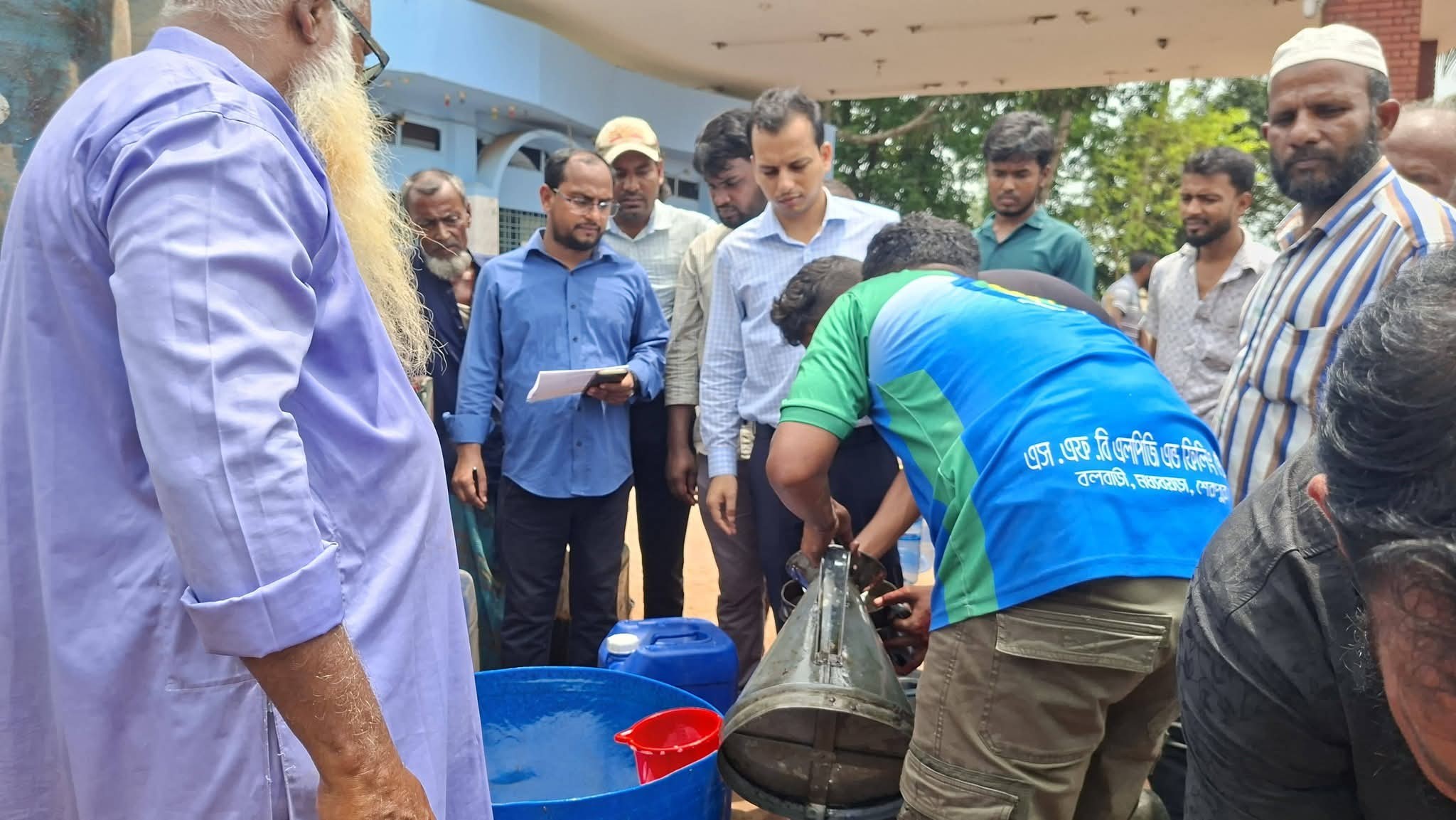 শেরপুরে জ্বালানি তেল মজুত করায় ব্যবসায়ীকে লাখ টাকা জরিমানা