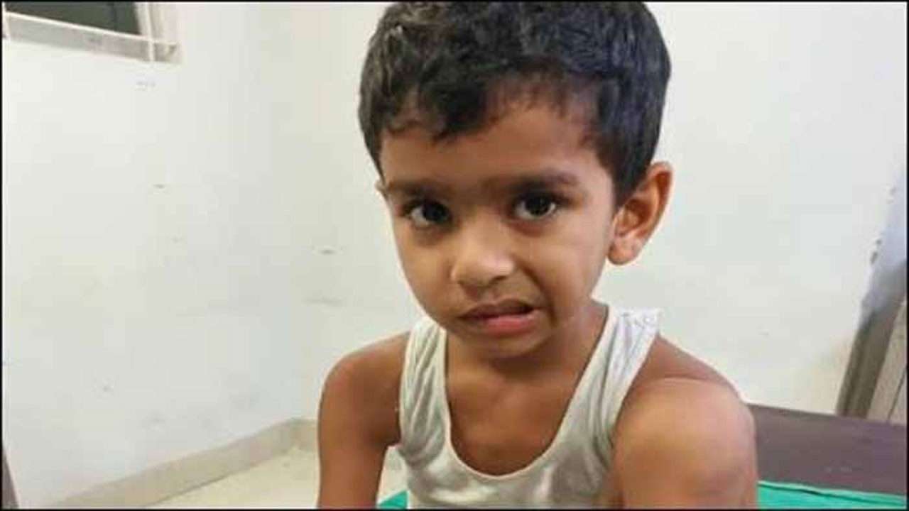 দিনাজপুরের ঘোড়াঘাটে পল্লী চিকিৎসকের ভুলে শিশু আবিদ বারডেমে কাতরাচ্ছে