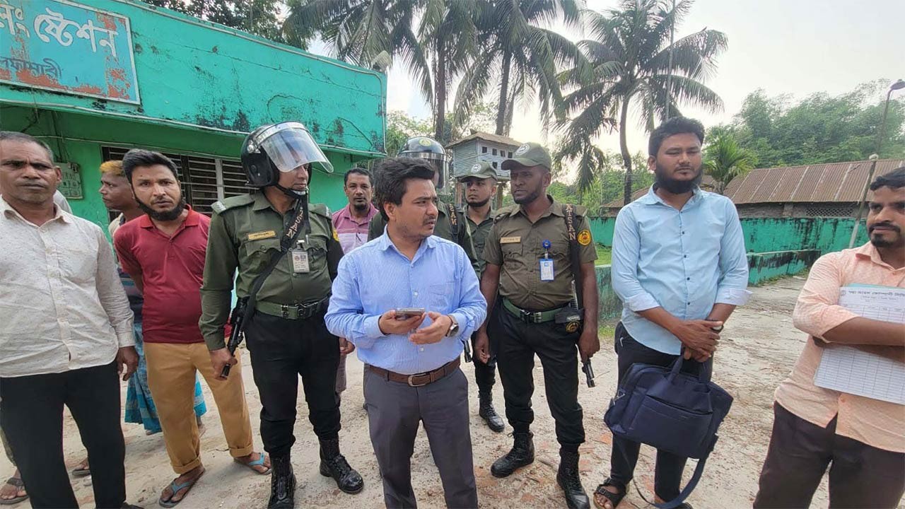 নীলফামারীর কিশোরগঞ্জে পাম্পে তেল পরিমাপে কম দেয়ায় জরিমানা