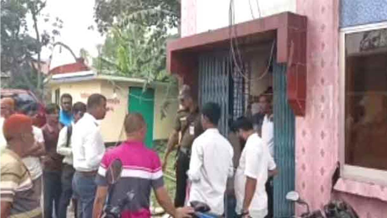 রংপুরের তারাগঞ্জে পাম্পে জারকিনে পেট্রোল মজুত করায় জরিমানা
