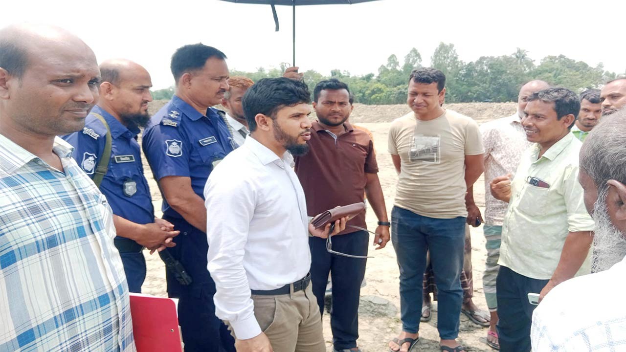 নওগাঁর মান্দায় অবৈধভাবে মাটি কাটায় ৫০ হাজার টাকা জরিমানা