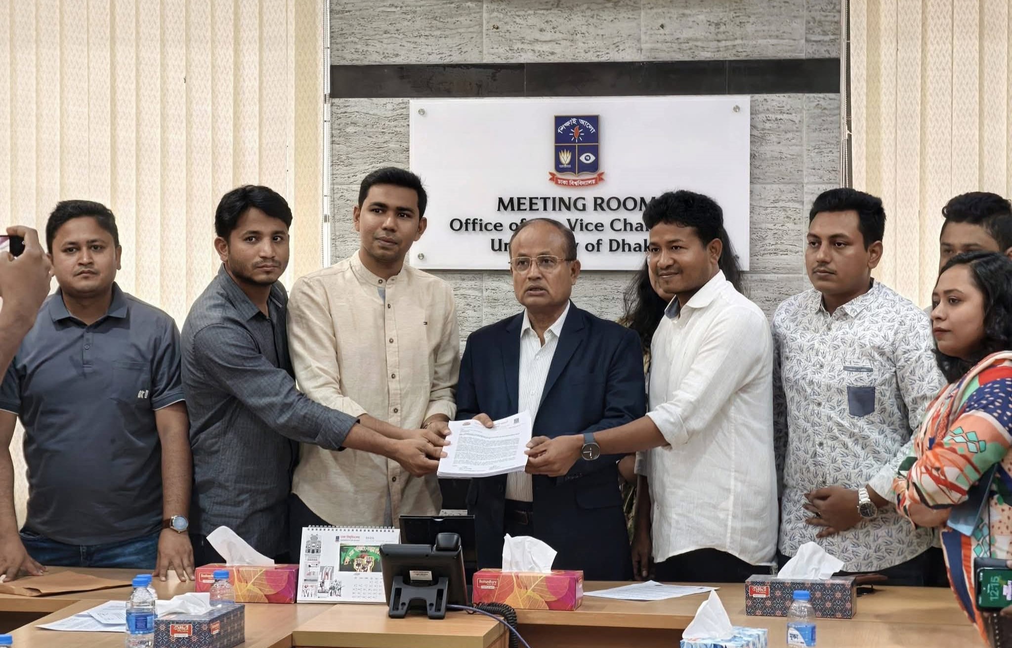 ঢাবিতে গেস্টরুম-গণরুমে নির্যাতনের বিচার ও আবাসন বৃদ্ধির দাবি ছাত্রদলের