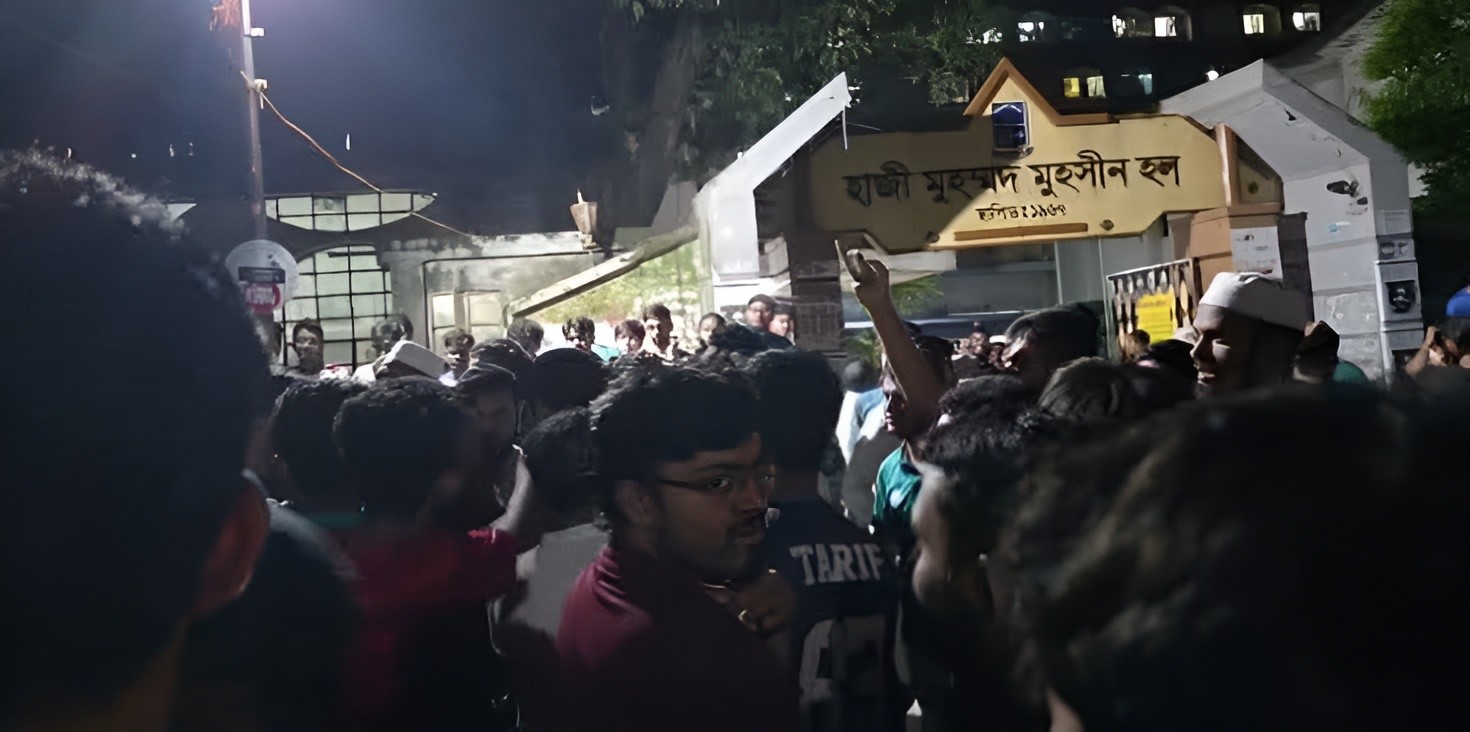 ব্যানার ছেঁড়াকে কেন্দ্র করে ঢাবির মুহসীন হলে মুখোমুখি শিবির ও ছাত্রদল