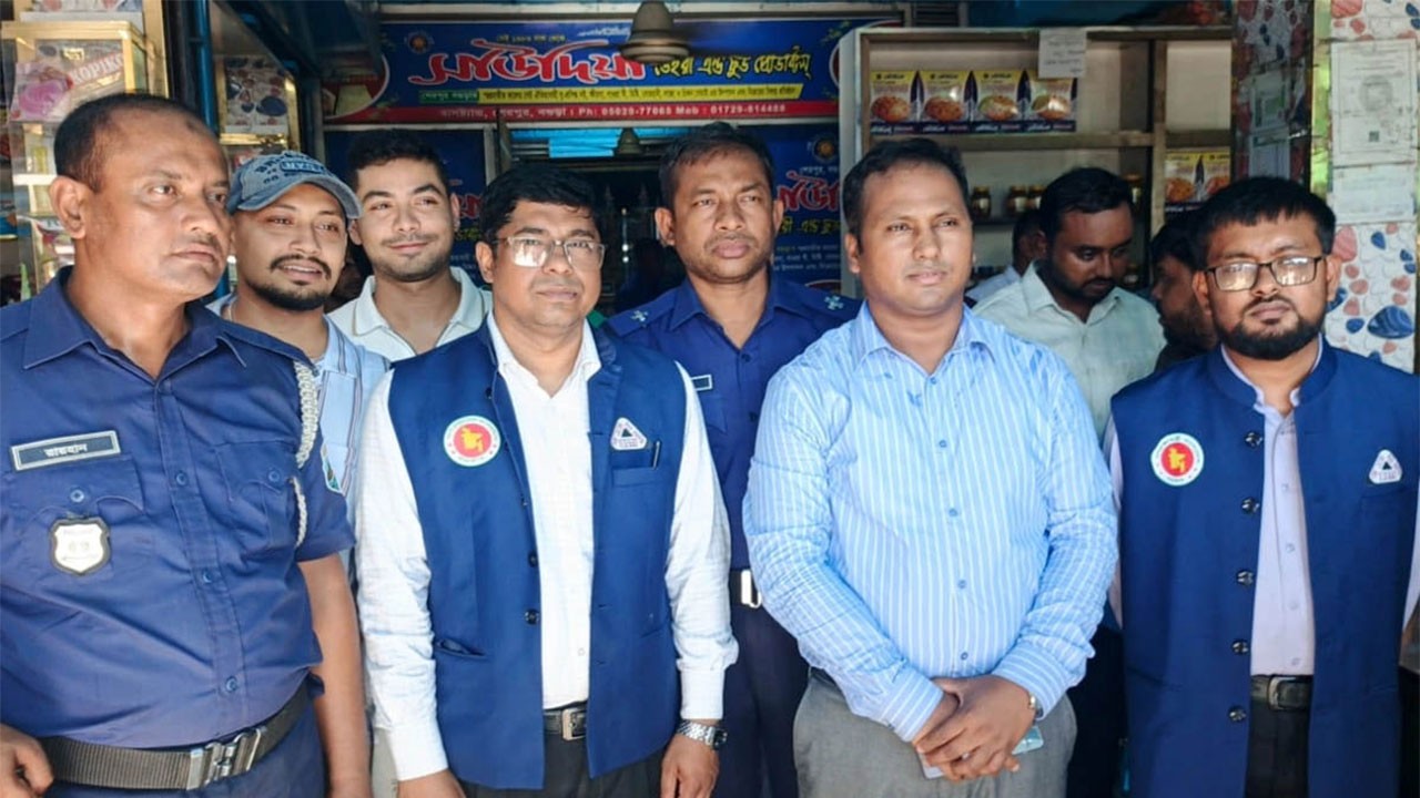 বগুড়ার শেরপুরে ৫ দই কারখানাকে ১ লাখ ৮৫ হাজার টাকা জরিমানা
